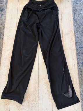 Nike Black Athletic Pants with Swoosh Accent - Boys L